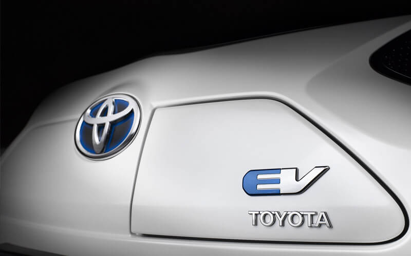 Toyota – reticență față de automobilele electrice sau strategie atent studiată?